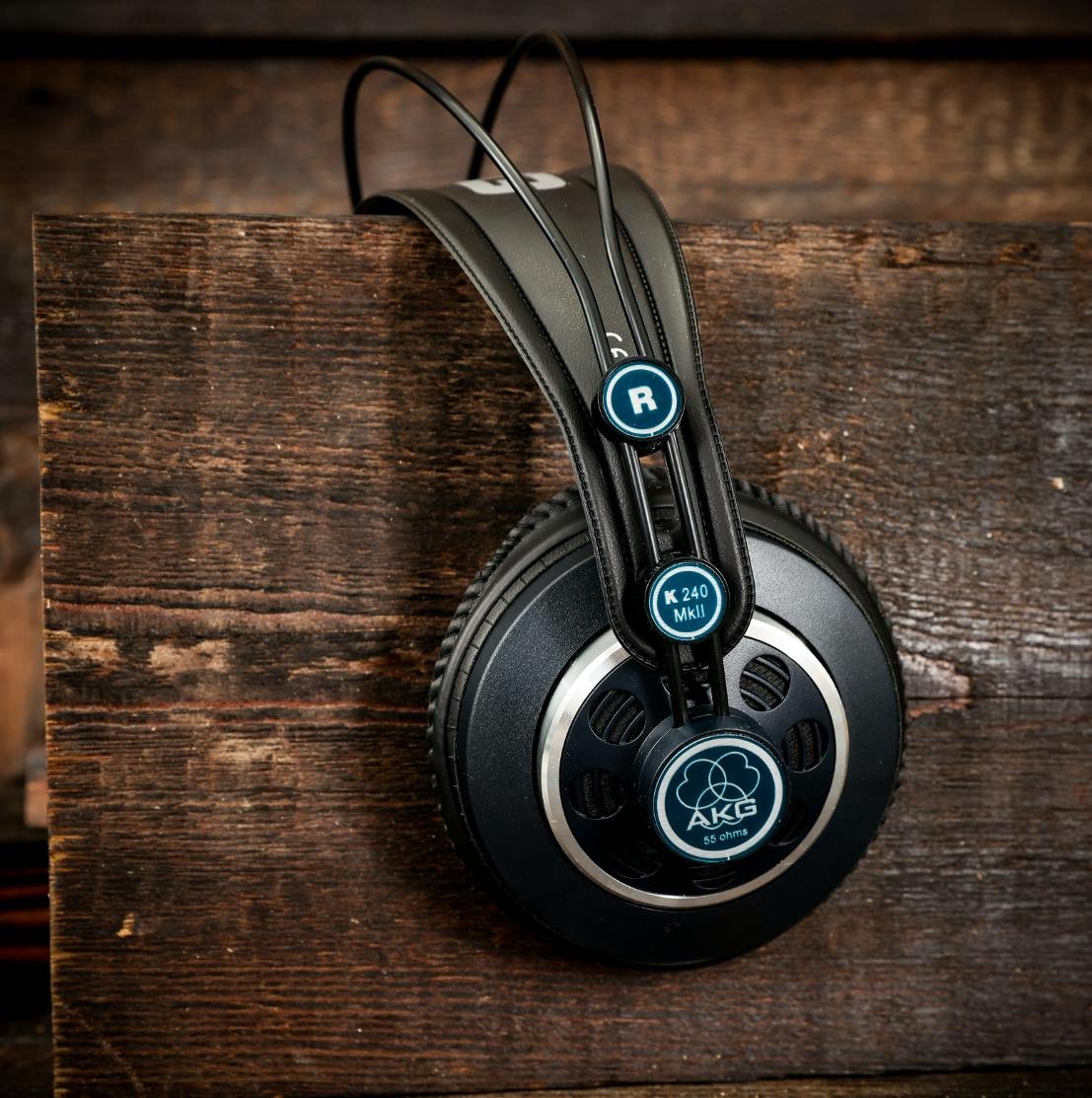 AKG K240 MKII 　ほぼ未使用 AKG K240 MKII Semi-Open Circumaural Studio Headphones - Andertons